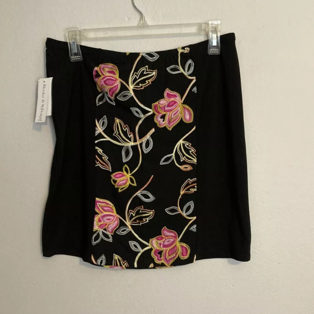 5-31 Bleeker McDougal black skirt pull on embroidered PM petite medium NWT